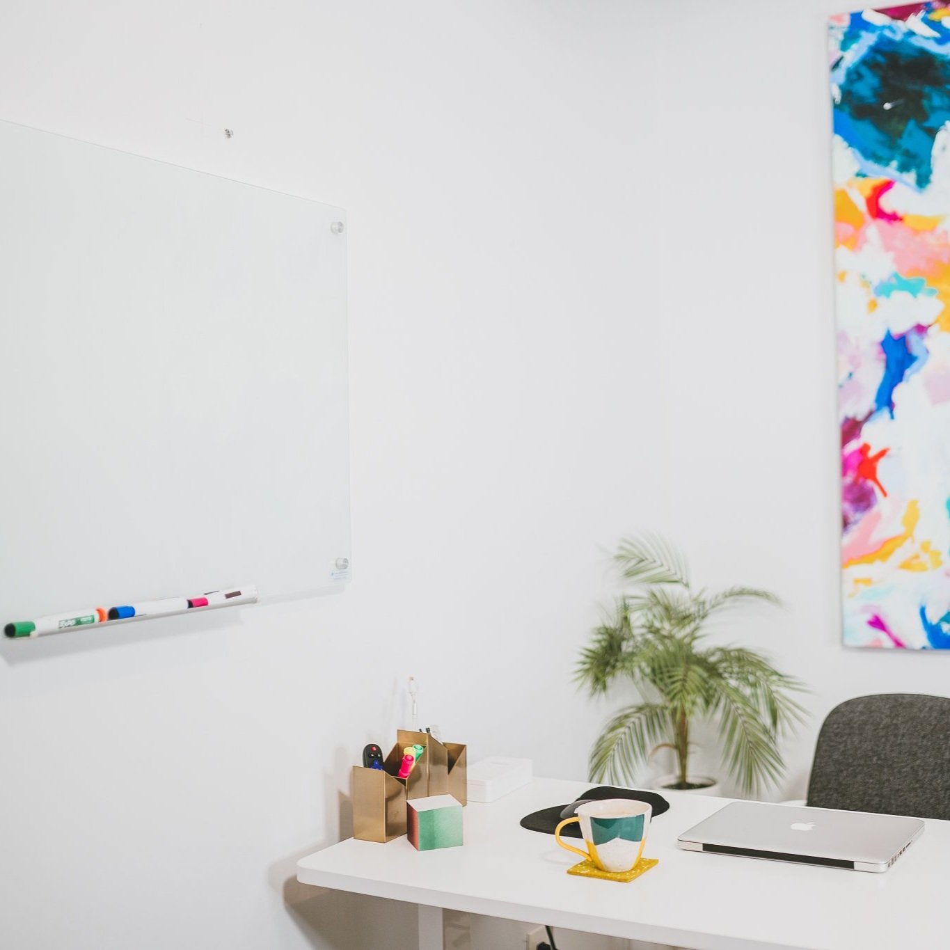 White Board + Stand up Desk