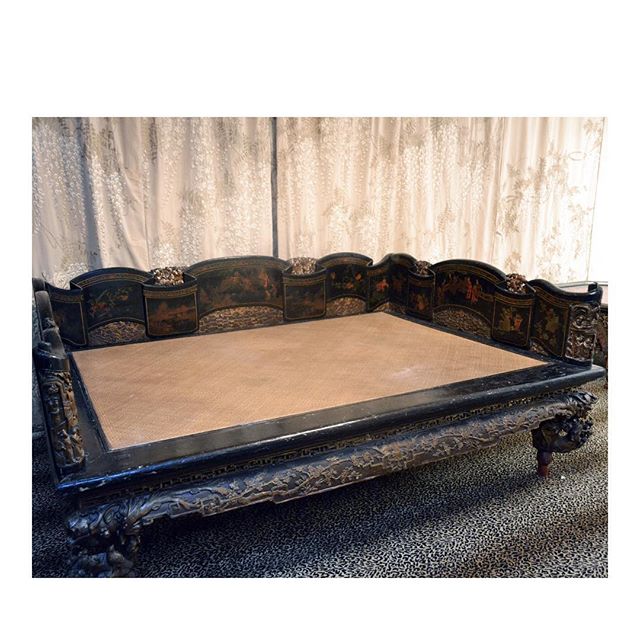 We heard through the grapevine @billyjoel wanted this daybed back in the day 🤫 it could be yours! Lot 757 in the upcoming Saturday auction #antiques #estateauction #glencove #oysterbay #locustvalley #familybusiness