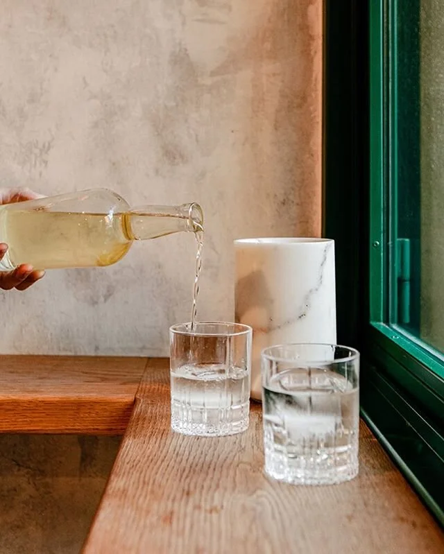 &ldquo;pour it again, sam.&rdquo; - mumphrey hogart