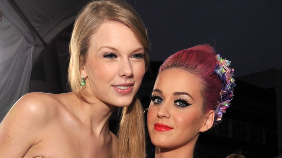 Photo Credit: US Weekly, Lester Cohen/AMA2011