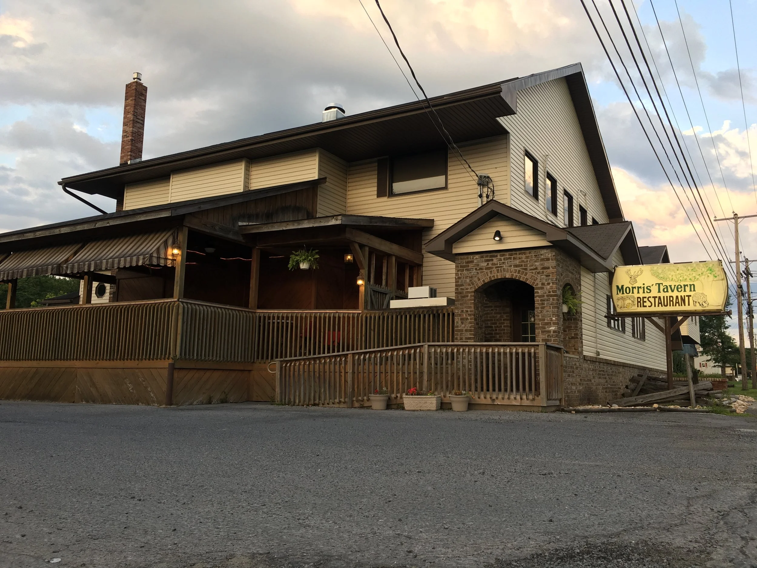 Morris' Tavern & Restaurant