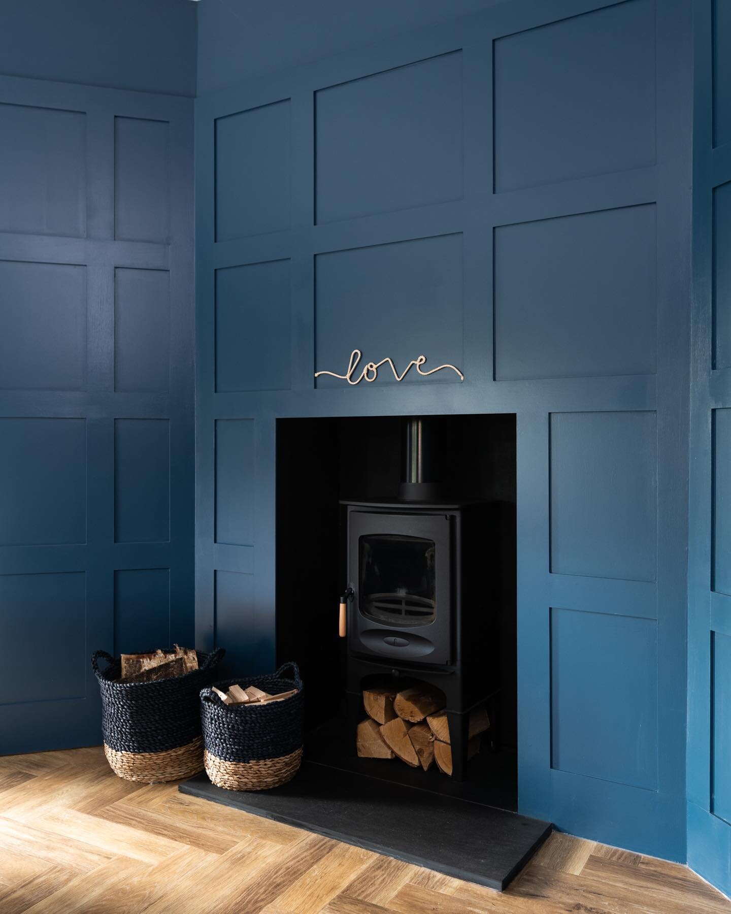 Sitting room
.
.

#interiordesign #interiors #colourlover #interiorstyling #homeimprovement #periodhome #myinteriorsquares #myperiodhomestyle #homestyling #realperiodhome #colourconsultant #myperiodhouse #interiorinspiration #logburner #panelledroom 