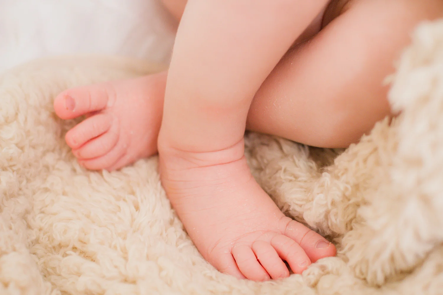 Ximena Newborn Shoot2.jpg