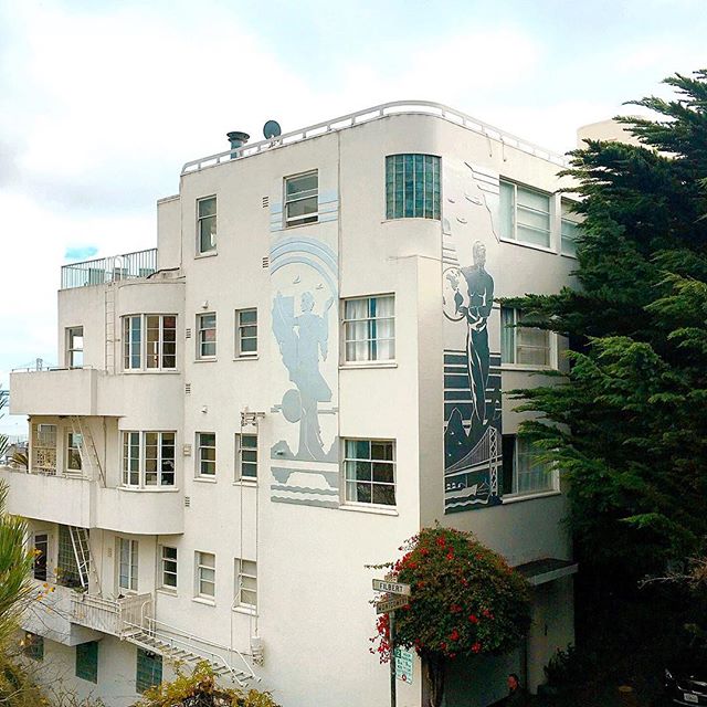 We have another San Francisco post coming at you tonight, this time a beautiful Art Deco apartment building that we encountered while exploring the area around Coit Tower! The steel and concrete construction works well with the multi-level terraces o
