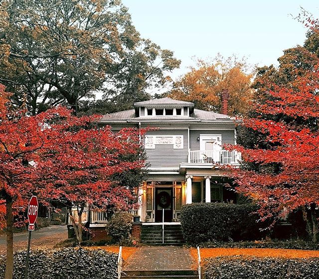 Today was a nice crisp fall day here in Atlanta (finally!). A friend of ours snapped this picture in Midtown while out and about so we just had to share it with you. Check out those poppin&rsquo; red leaves that beautifully frame the house in the bac