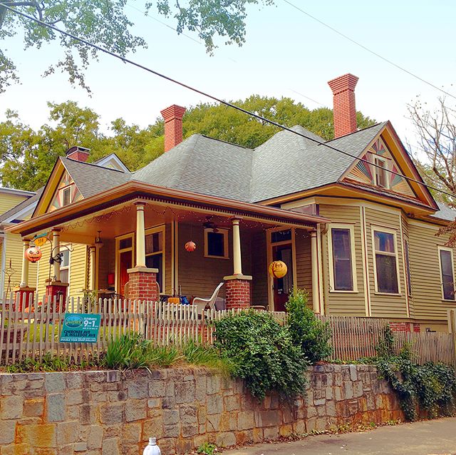 I noticed this lovely home while walking back from the Grant Park Farmer&rsquo;s Market this afternoon. While the complex roofline, deep porch, and delicate porch ornamentation (such as the dentiled cornice and simple Tuscan columns) certainly caught