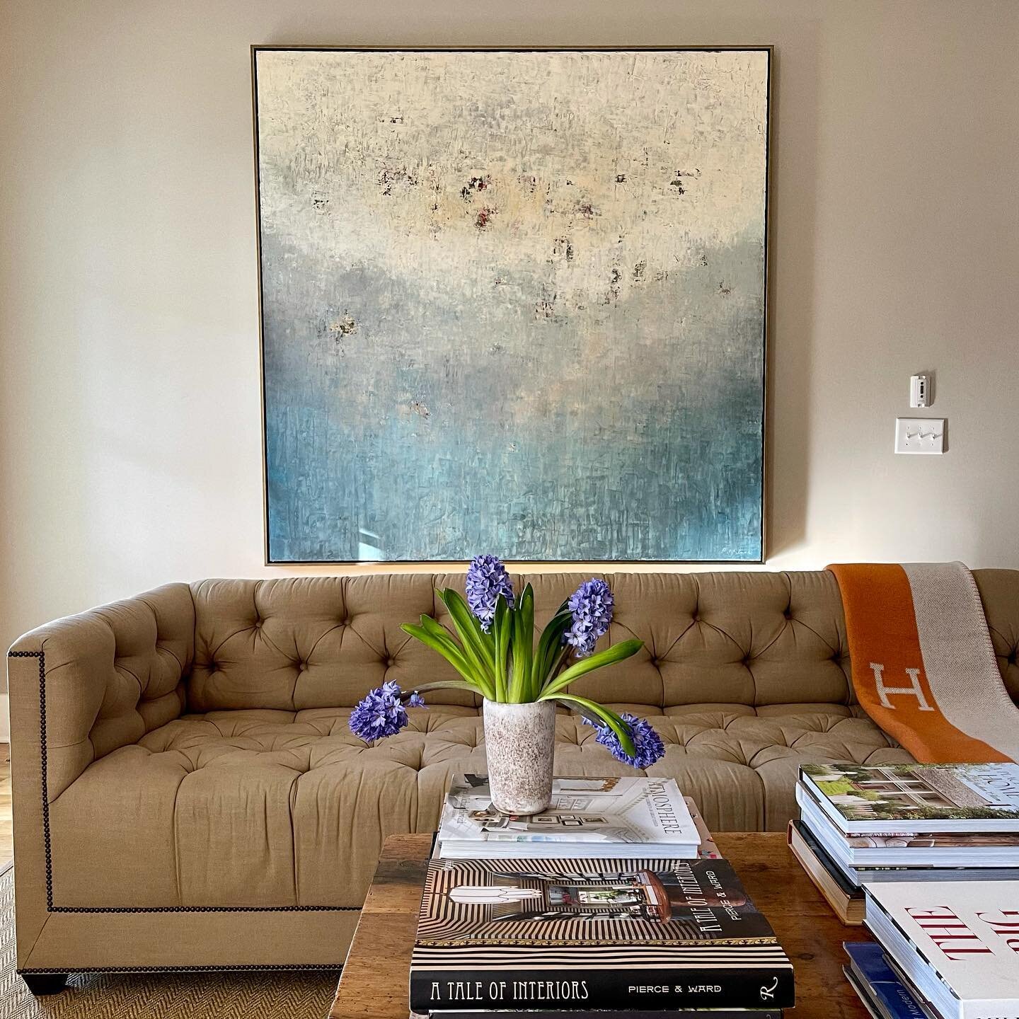 Beautiful light this morning!
If you are new to Nashville, be sure to check out one of our favorite local artists, @ed.nash.fine.art 

#nashvilletn #nashvillerealestate #ednash #nashvilleinteriors #buynashville #sellnashville #stewartwhiterealestate