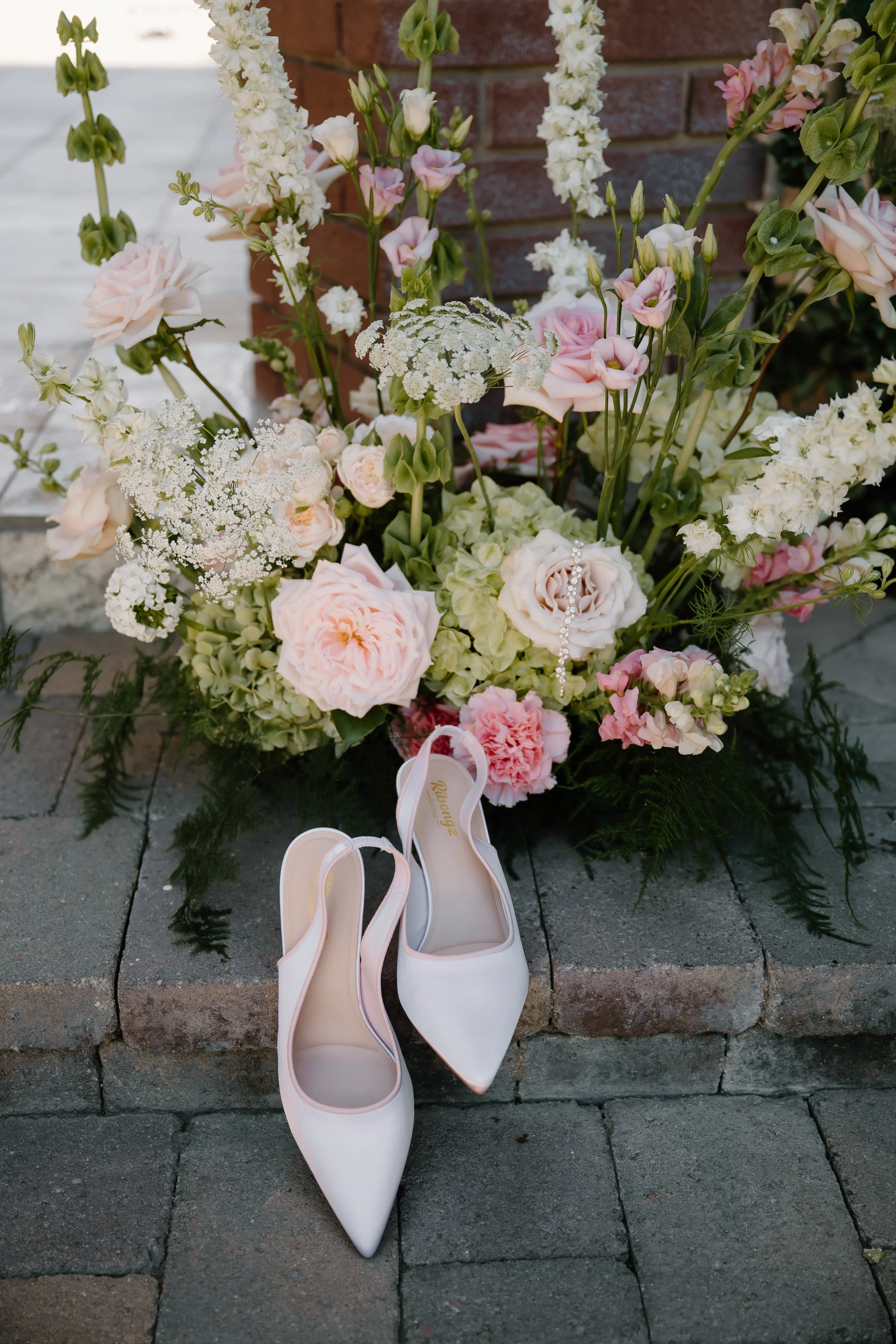 Modern Romantic Ground Flowers