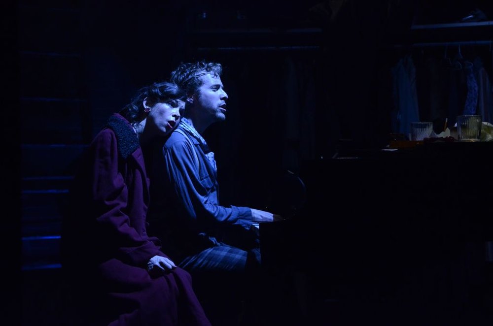 Molly sings the blues. (Deirdre Donovan as Molly, Ian Lowe as Fingers).