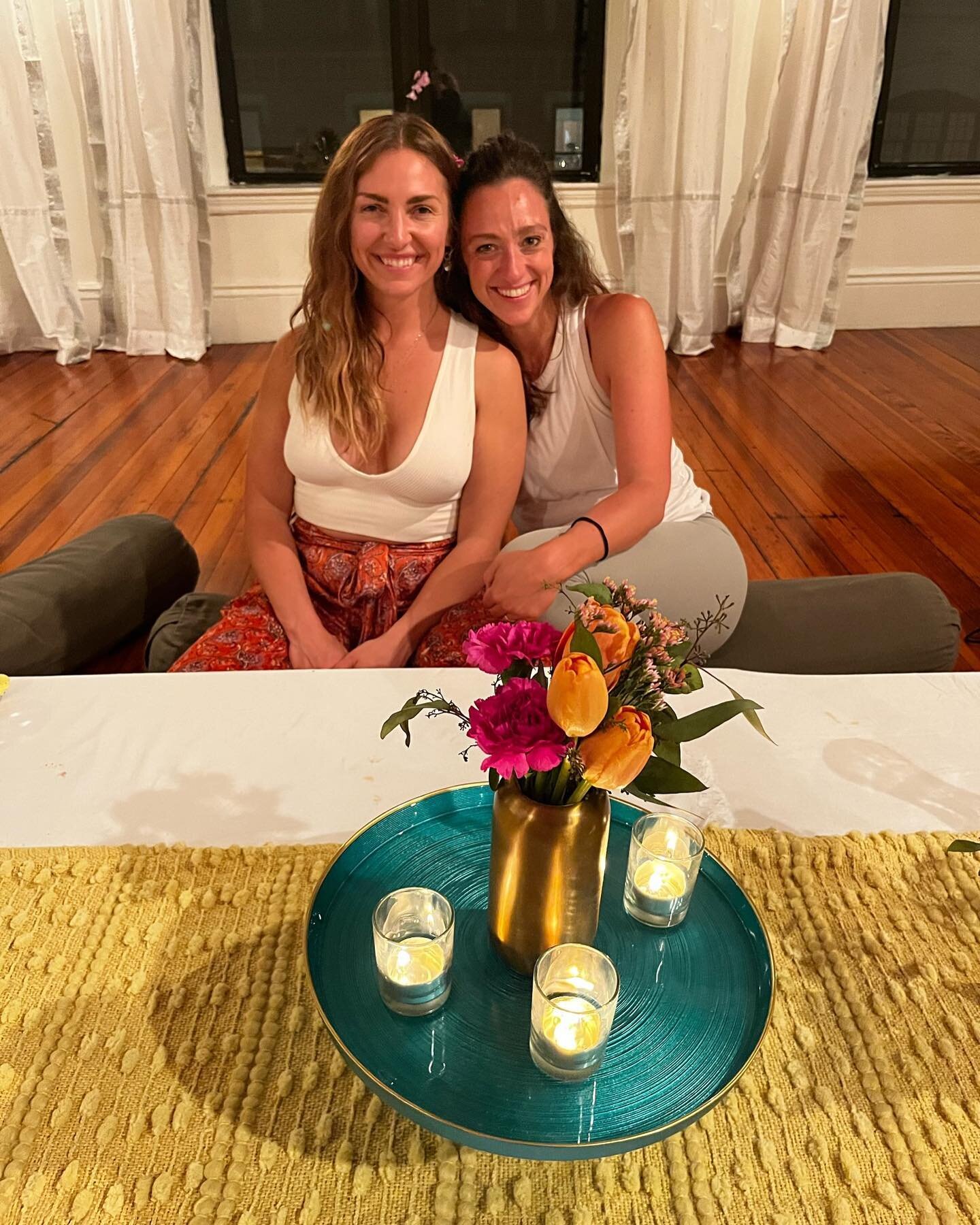 Created some magic last night ✨🪄 

@julianne_yoga and I set the scene at @somayogacenter for our first Nourish event last night and it&rsquo;s still sinking in how perfect the night was. We honored the summer season with energy, brightness, beauty a