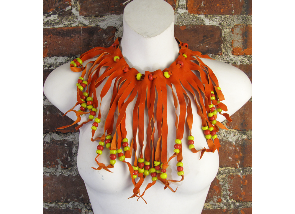 beaded_bib_necklace_03.png