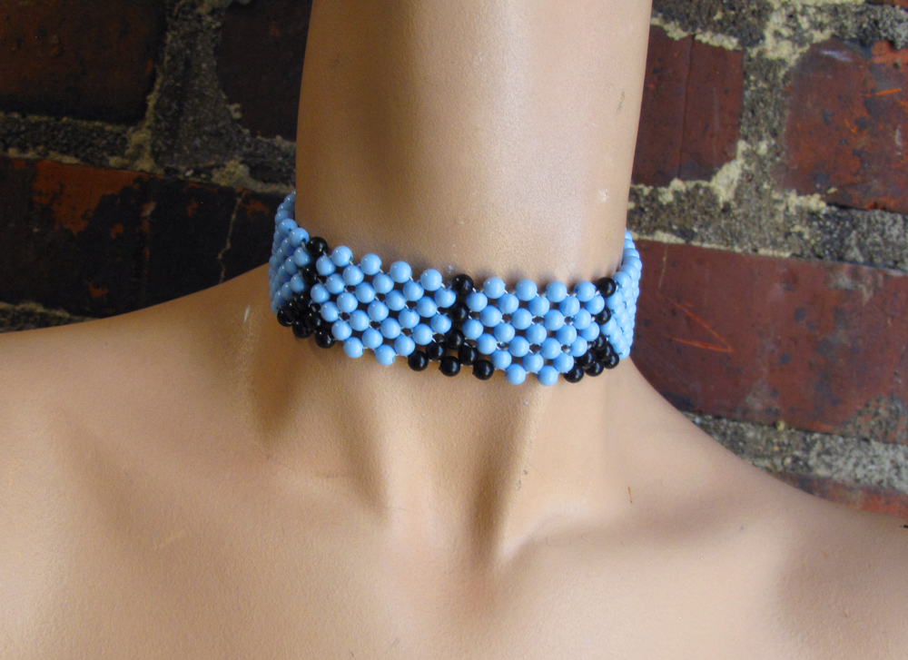 beaded_choker_blue4.png