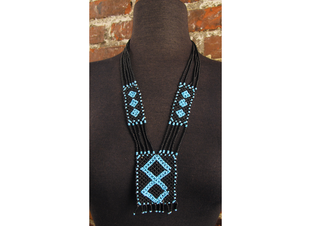 beaded_rectangle_nekclace_01.png