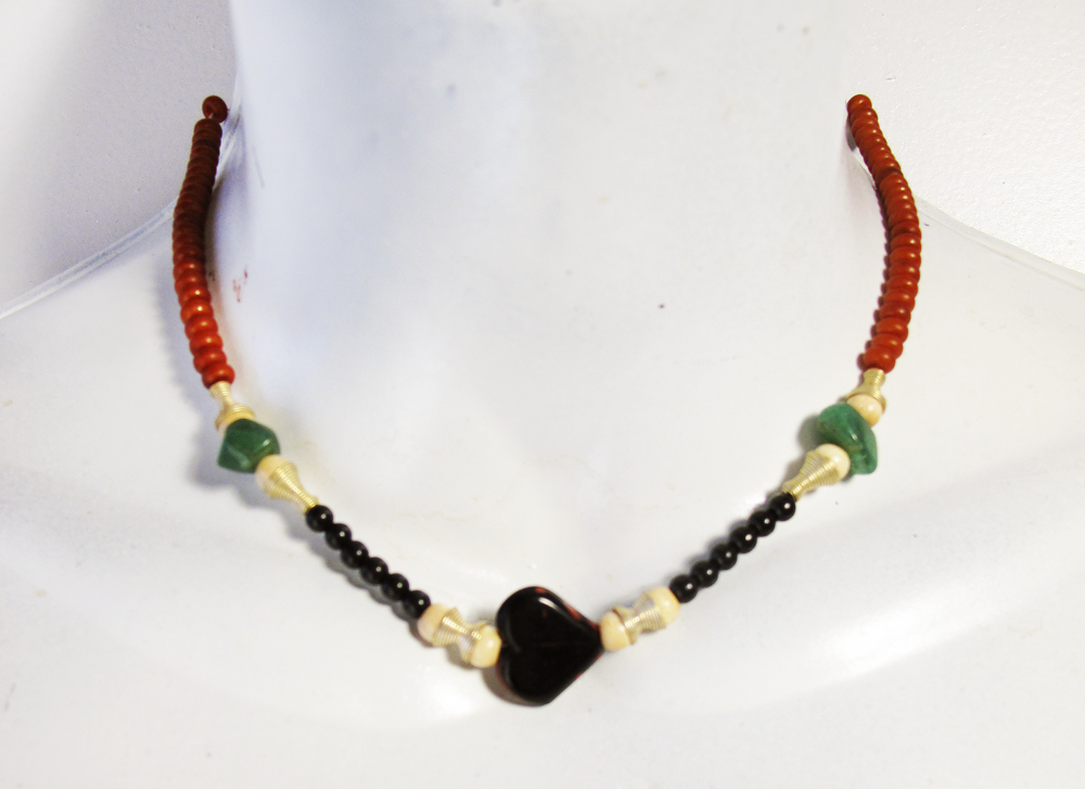 cinnamon_beaded_choker_01.png