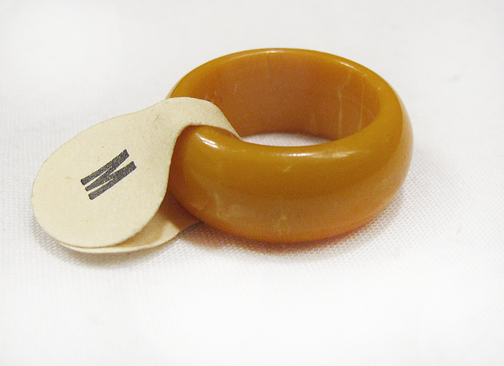 deadstock_bakelite_ring_butterscotch_01.png