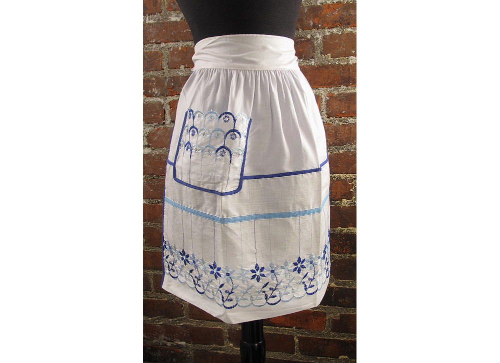 deadstock_apron_blue_floral_01.png