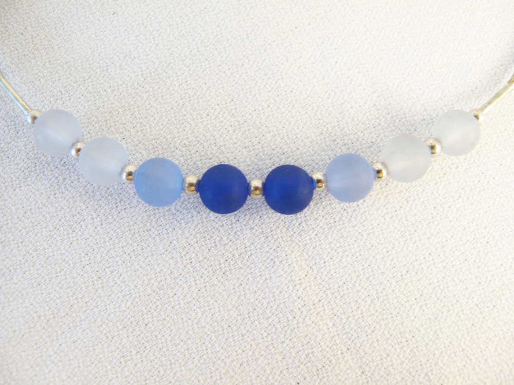 beaded_choker_blue_01.png