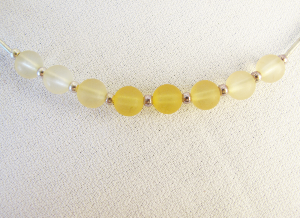 beaded_choker_yellow_01.png