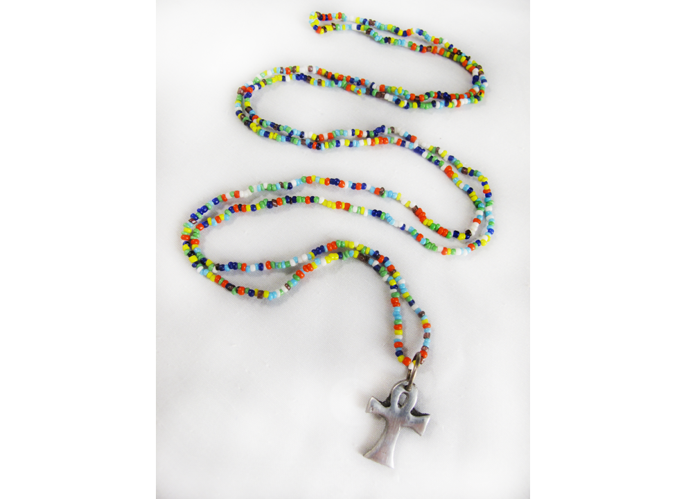 love_beads_with_charm_necklace_ankh_01.png
