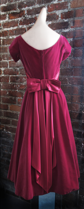 magenta_velvet_dress_02.png