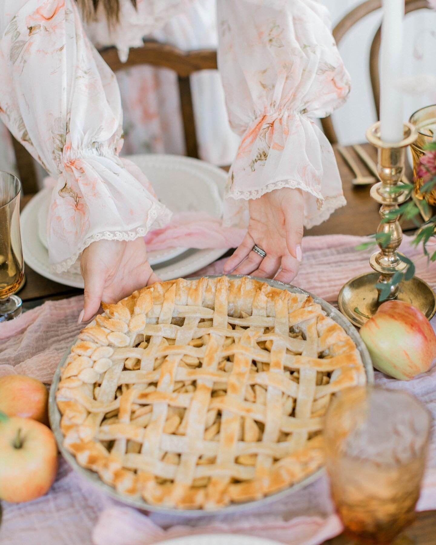 It&rsquo;s National Apple Pie Day 🥧
So let&rsquo;s cook up a taste of heaven with this deliciously easy apple pie! This classic treat tops the list as the #1 favorite for many dessert lovers, and it doesn't have to be difficult to make. In my blog p