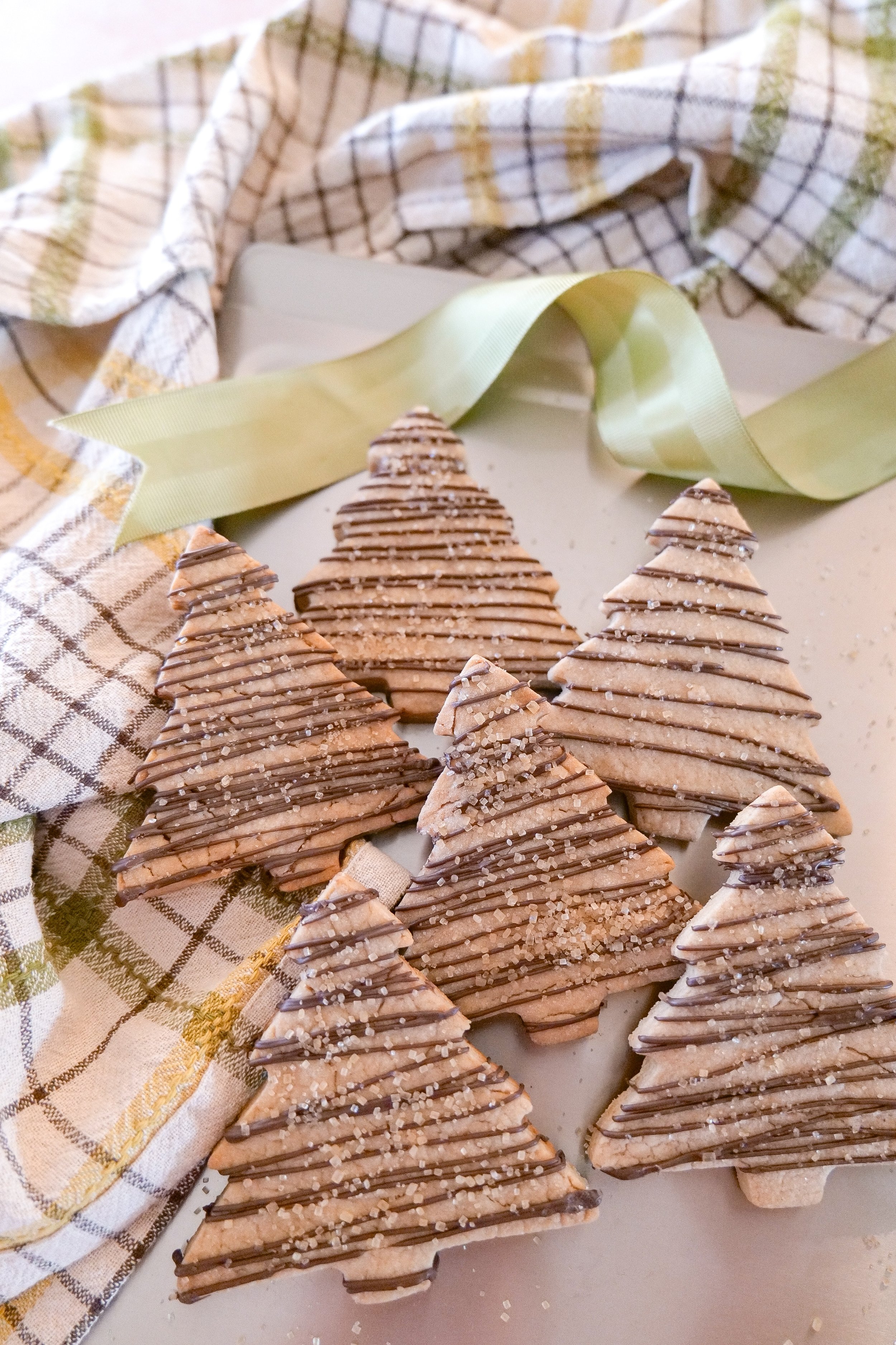 brown-butter-chocolate-drizzle-shortbread-cookies.jpg