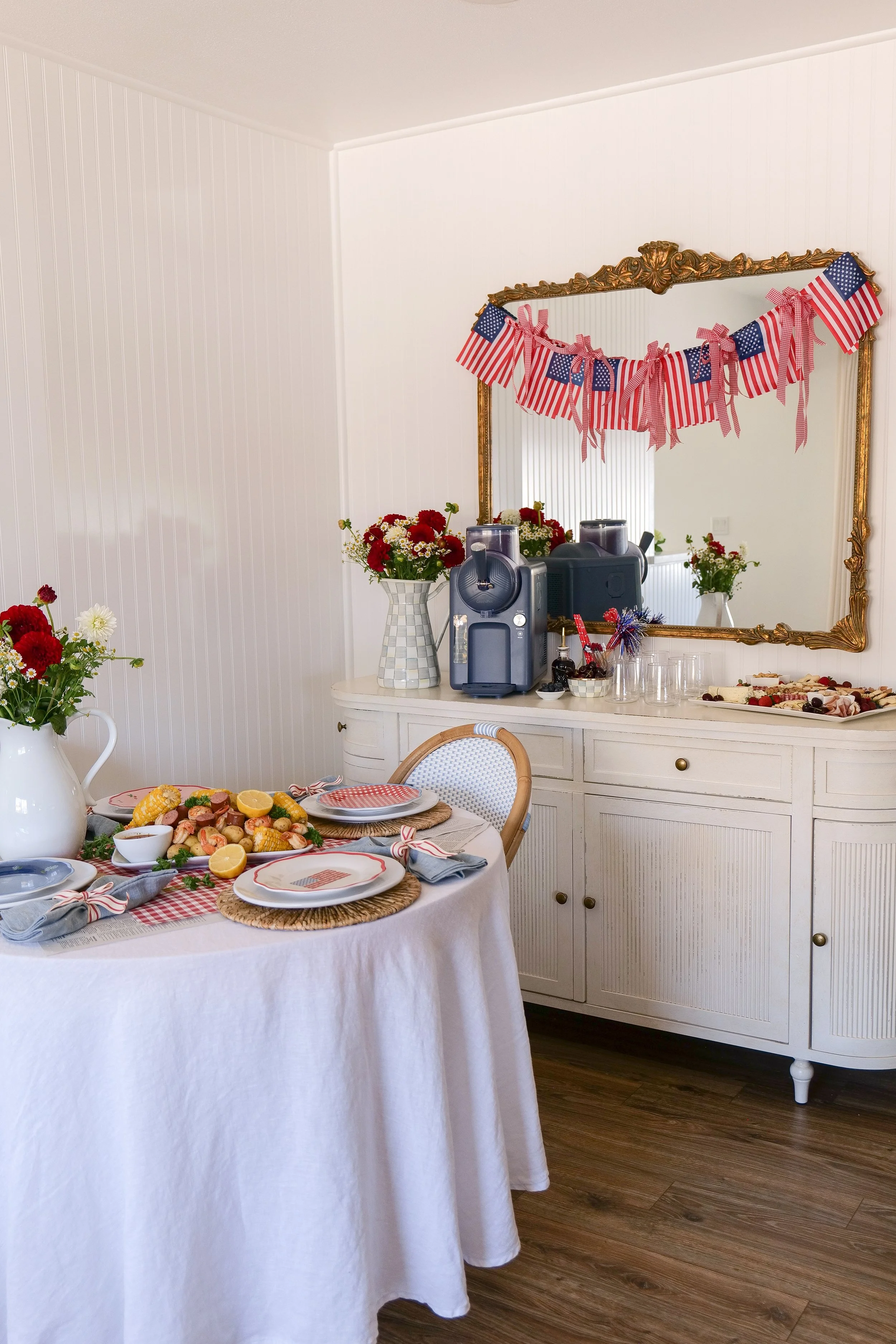 red-white-and-boil-dinner-party.jpg