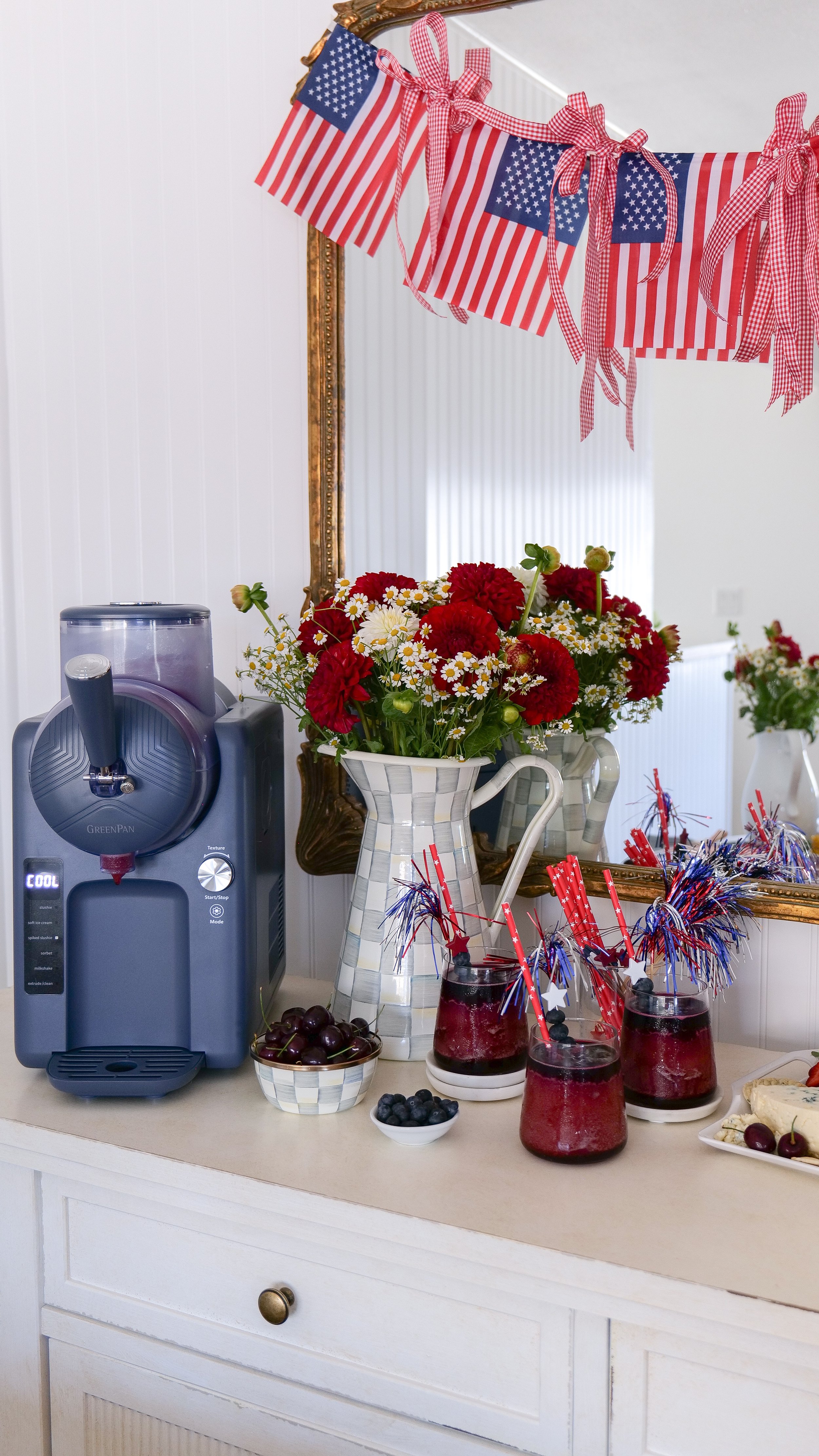 Summer hosting ideas with an Americana-inspired shrimp boil dinner party.