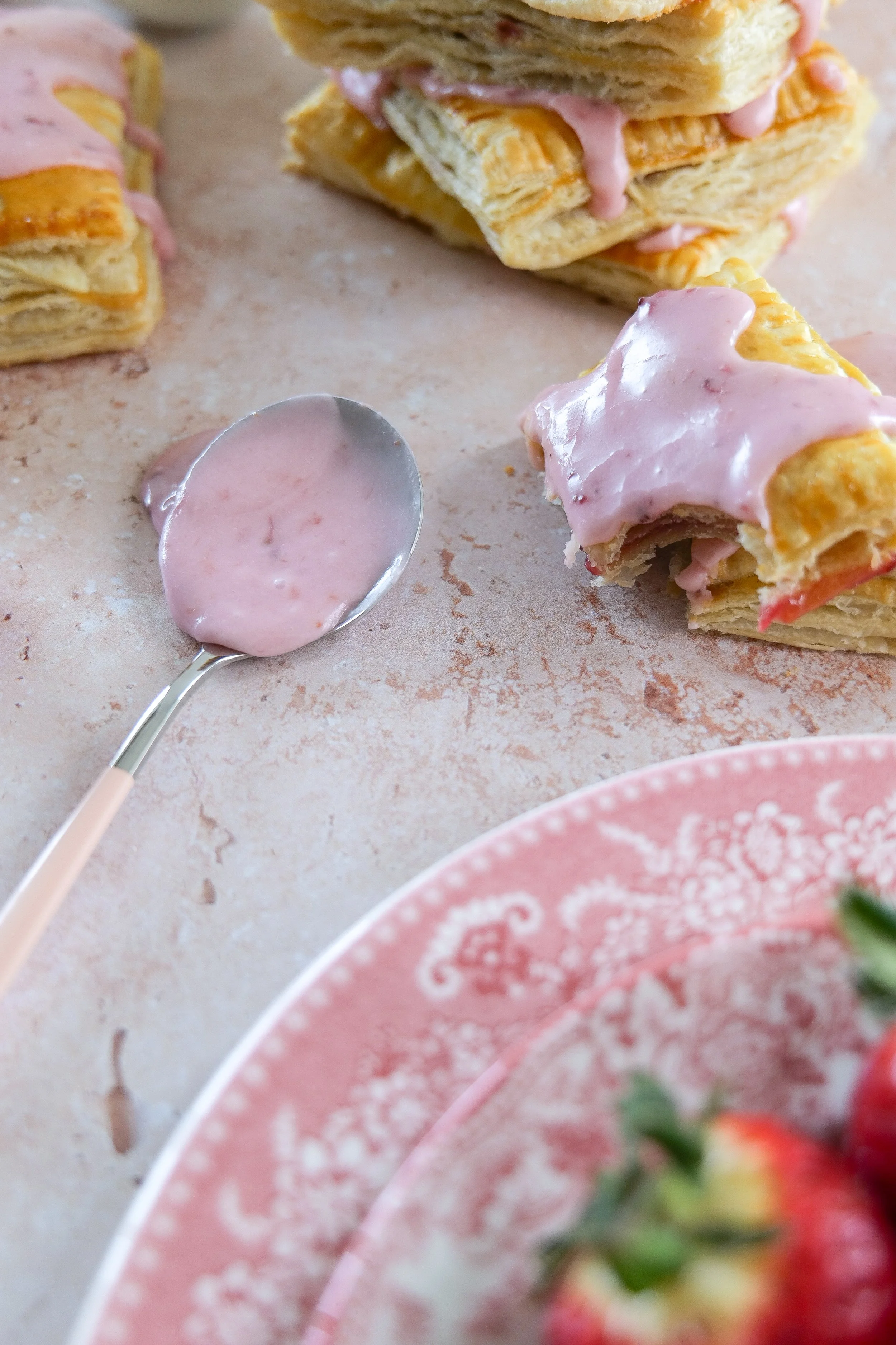 strawberry puff pastry pop tarts