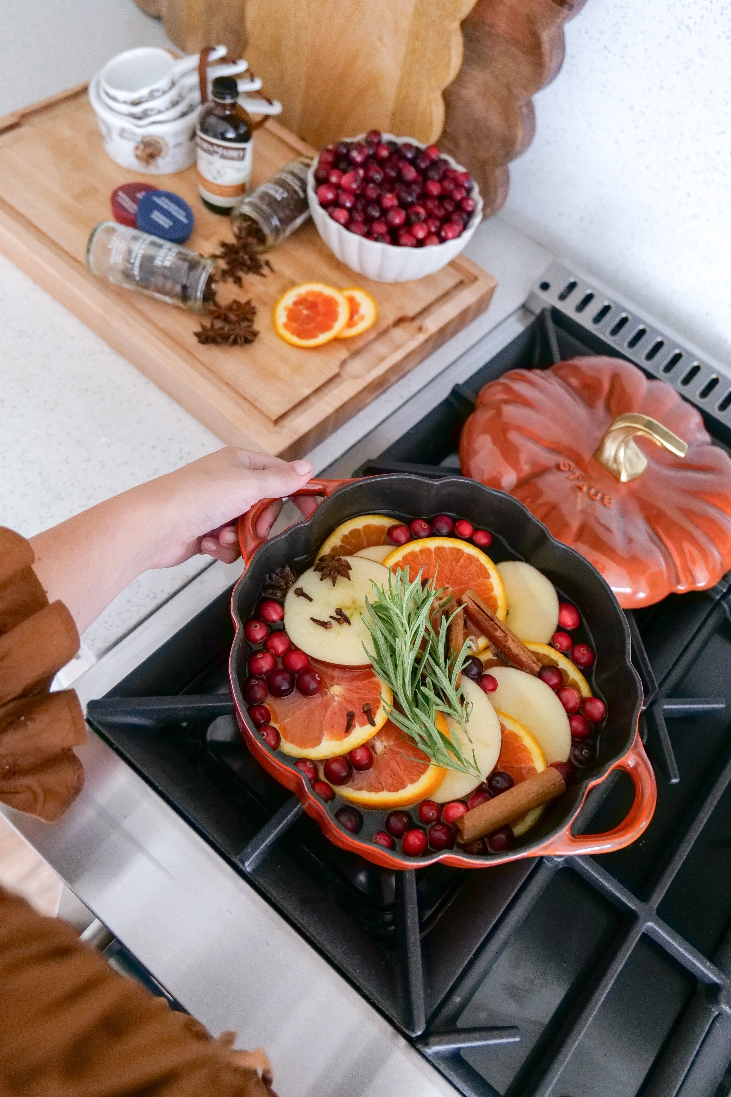 Easy fall simmer pot recipe for making your home smell like autumn