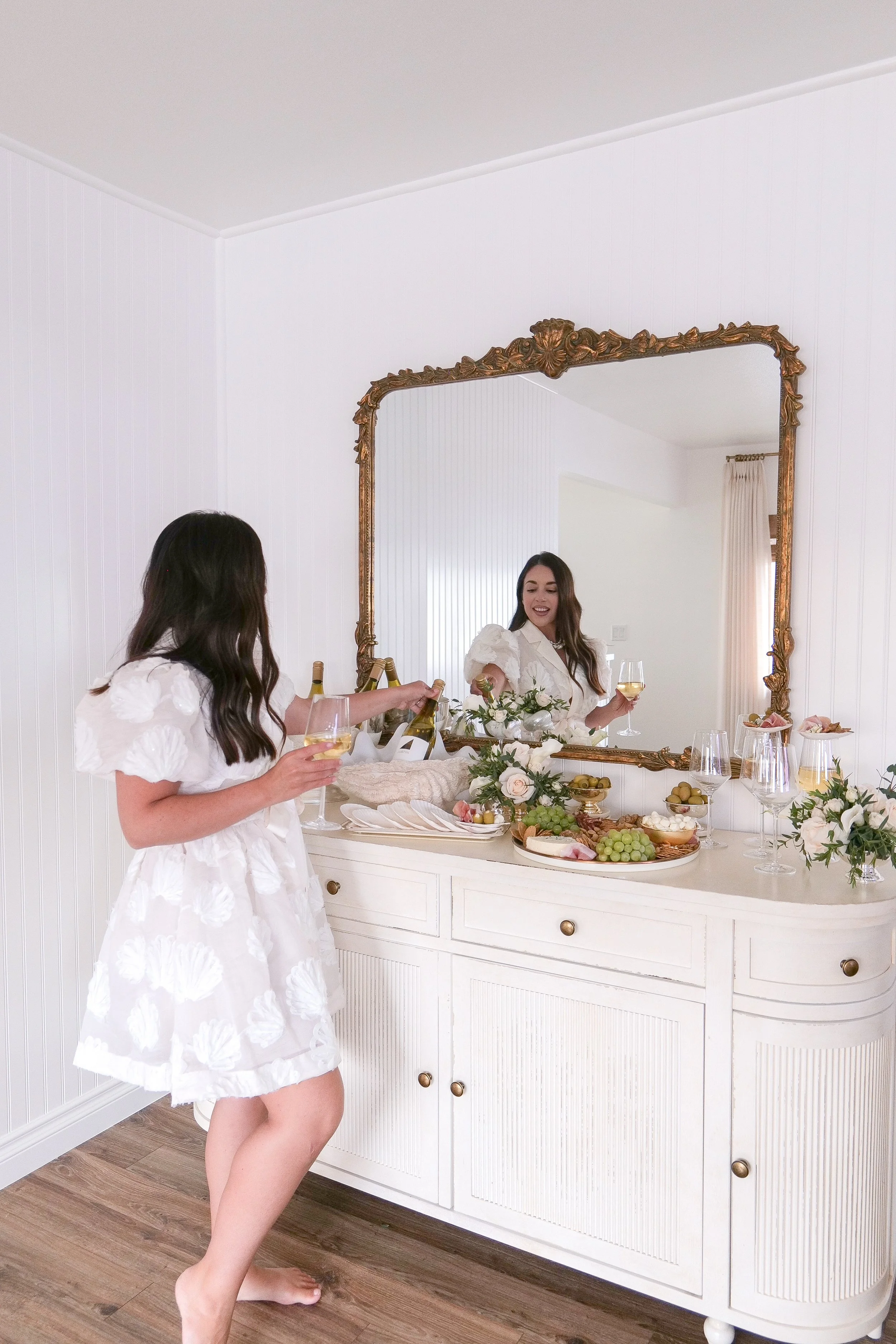 Coastal hostess outfit inspiration for summer dinner parties and gatherings