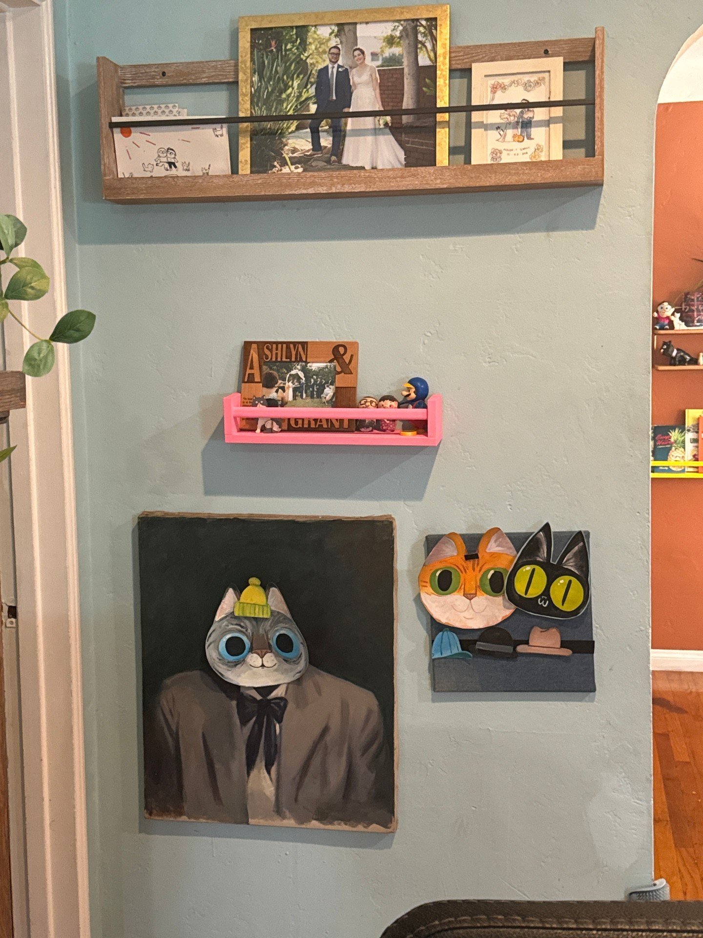 the final place for our paper-doll painting, with swappable heads (velcro backed), and little hats. I LOVE A GOOD HAT.
🎩