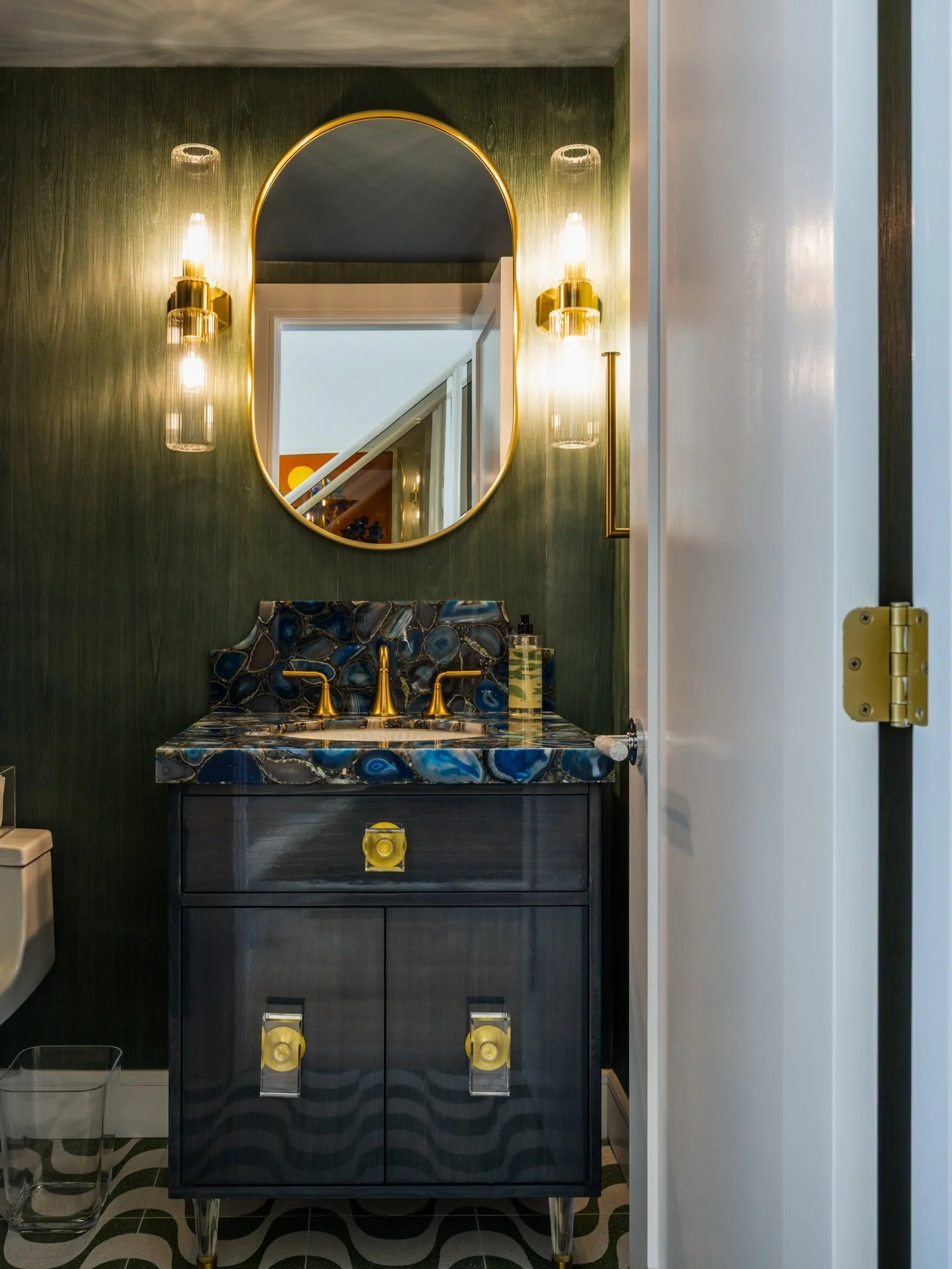 Small space, big impact ✨ Powder baths are where we get to be bold! Layering luxe materials, sculptural lighting, and statement walls that turn a tiny room into a design moment. The perfect place to take risks and let personality shine.