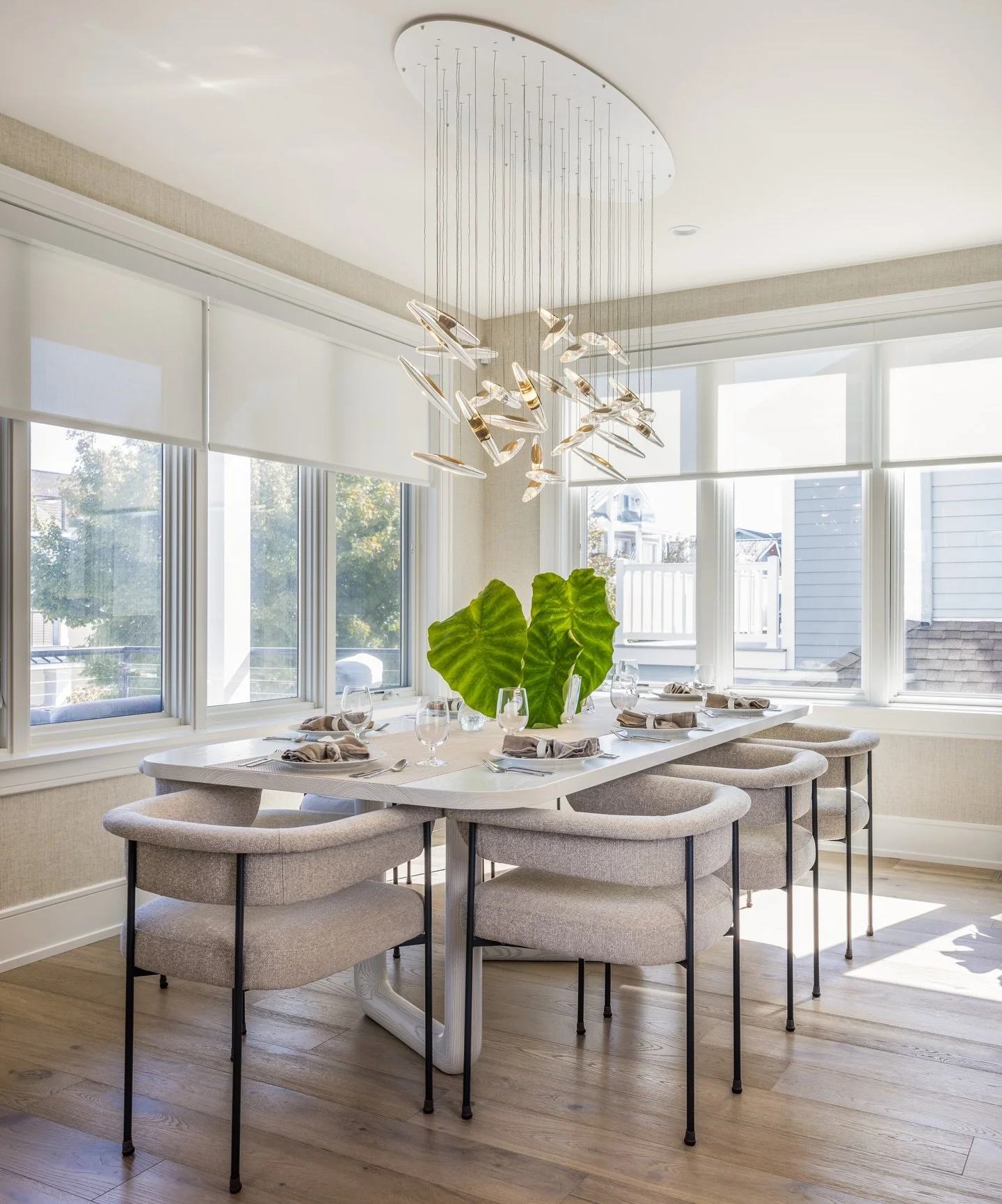 The dining room is where the holidays truly come to life ✨A space designed for lingering conversations, shared meals, and memories made around the table. From generous layouts that invite everyone to gather, layered lighting, and comfortable seating 