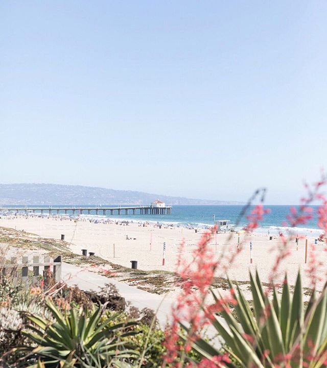 Another day in the South Bay. We love this photo of the Manhattan Beach pier by @kendalljohnsonphoto