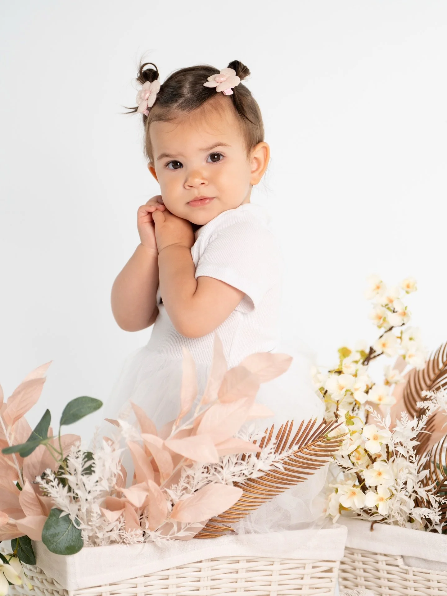 💖😍🌸 In love with these photos of Melis&rsquo; beautiful and sweet little girl Chiara! She was such a star and absolutely loved being in front of the camera! 
.
.
🌸 @melis.yildiz.777 
📷 @jacintachristosphotography 
.
.
#babyphotoshoots #kidsportr