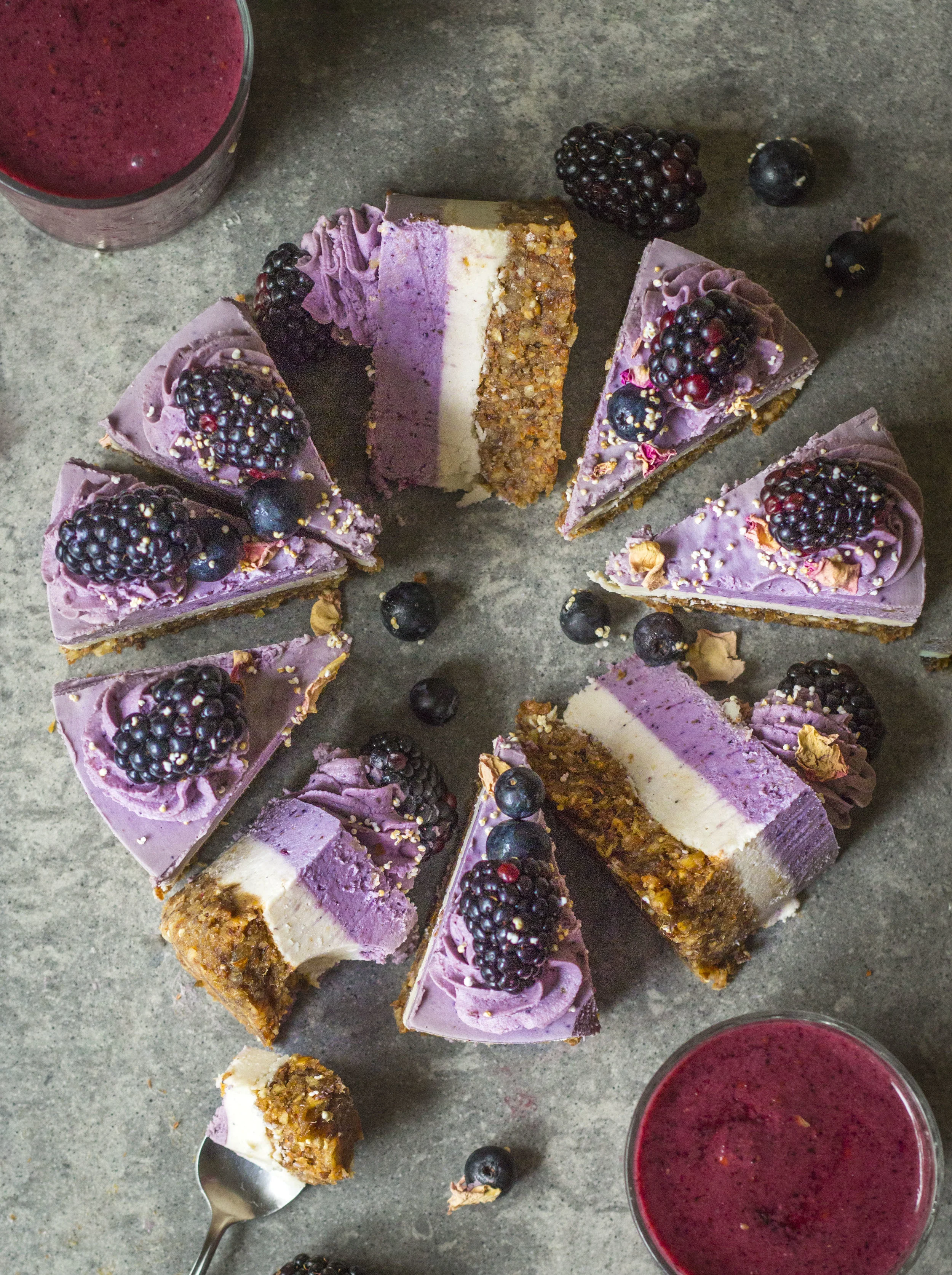 blueberry, blackberry & ginger raw cheesecake