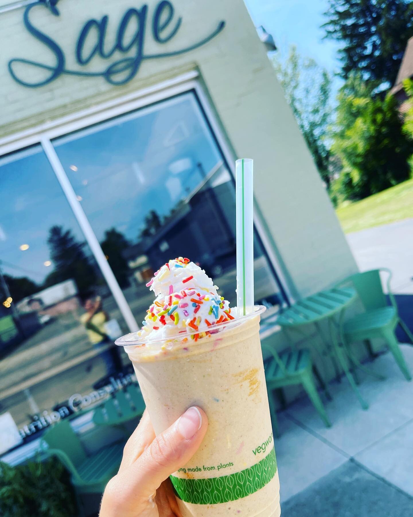 🥳It&rsquo;s our birthday month, we are celebrating with our Birthday Cake Smoothie🎂 It has gluten free oats, zucchini, almond butter, @sproutliving vanilla lucuma protein powder and banana🍌topped with coconut whip cream and vegan all natural sprin
