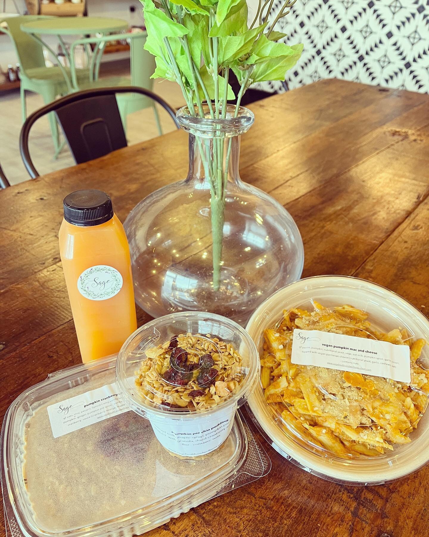 🎃We are celebrating all things pumpkin! Our specials this week are creamy pumpkin soup, vegan and gluten free pumpkin mac n&rsquo; cheese, pumpkin cranberry overnight oats, pumpkin pie chia pudding, Harry Potter inspired pumpkin cold pressed juice, 