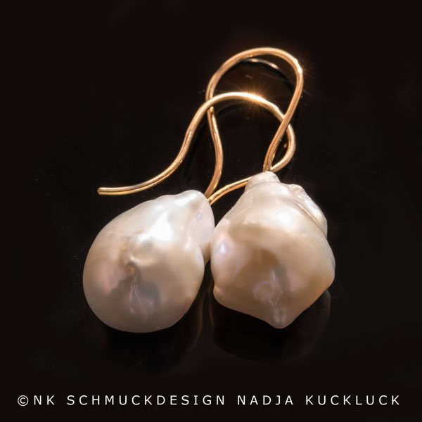 NK_SCHMUCKDESIGN_NADJA_KUCKLUCK_Perlohrhänger_Gelbgold-.jpg