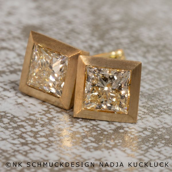 NK_SCHMUCKDESIGN_NADJA_KUCKLUCK_Diamantohrstecker_PrincessCut_Gelbgold750.jpg