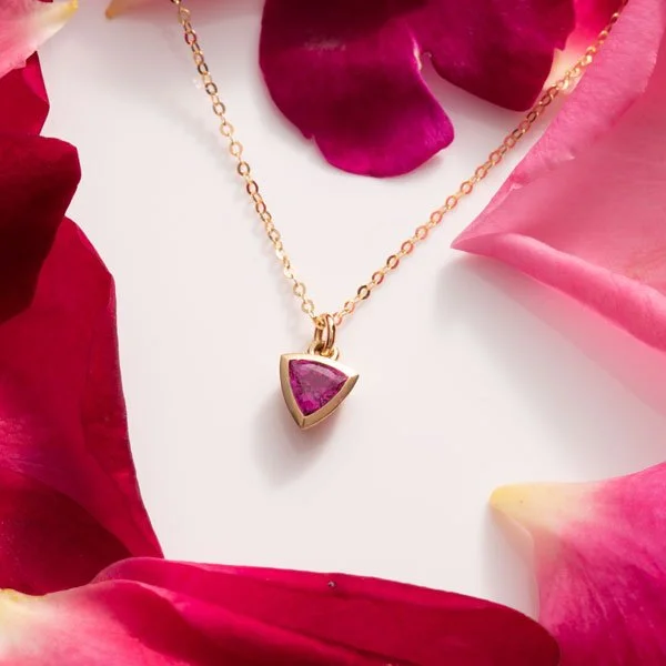 rubellitanhaenger-pink-turmalin-triangel-gelbgold.jpg