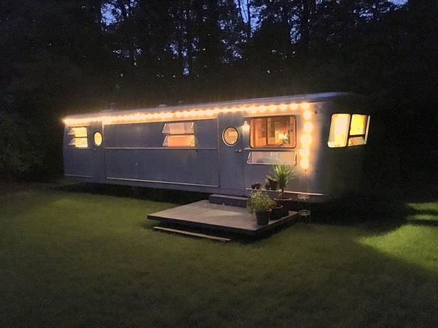 A wee space aged trailer in the Catskills.
⠀⠀⠀⠀⠀⠀⠀⠀⠀ #vintagetrailer #glamping #catskillmountains #upstateny #glampinghub #hipcamp #cabinlife