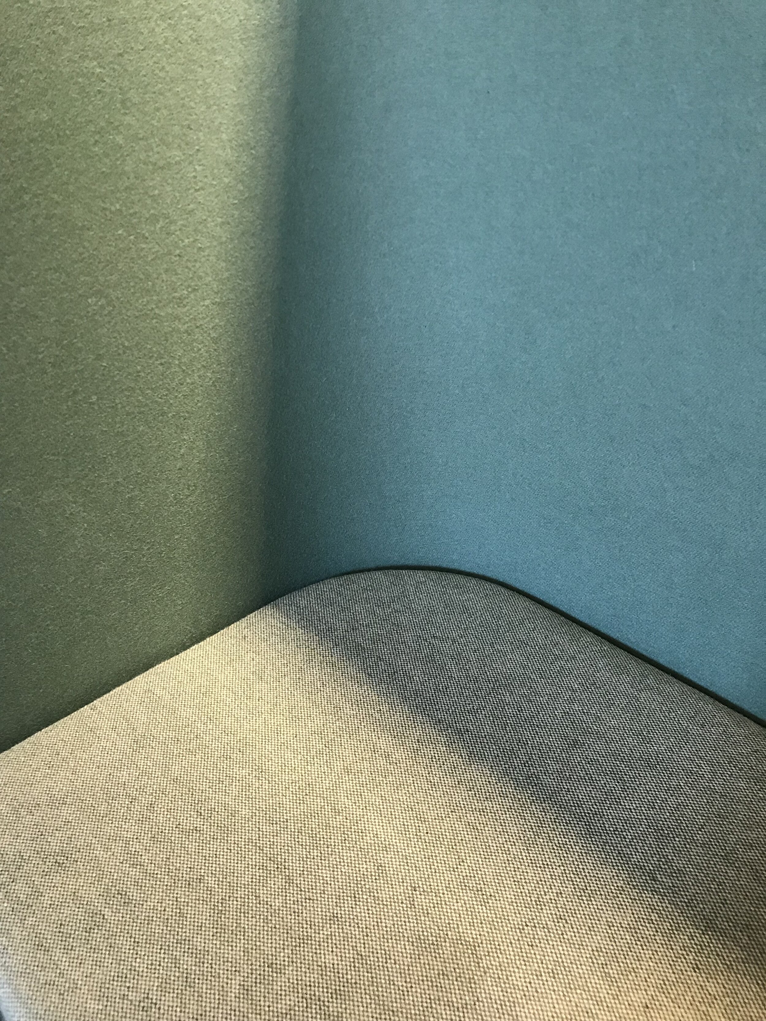  The color variation draws your eye to this full round corner detail inside a privacy pod. 