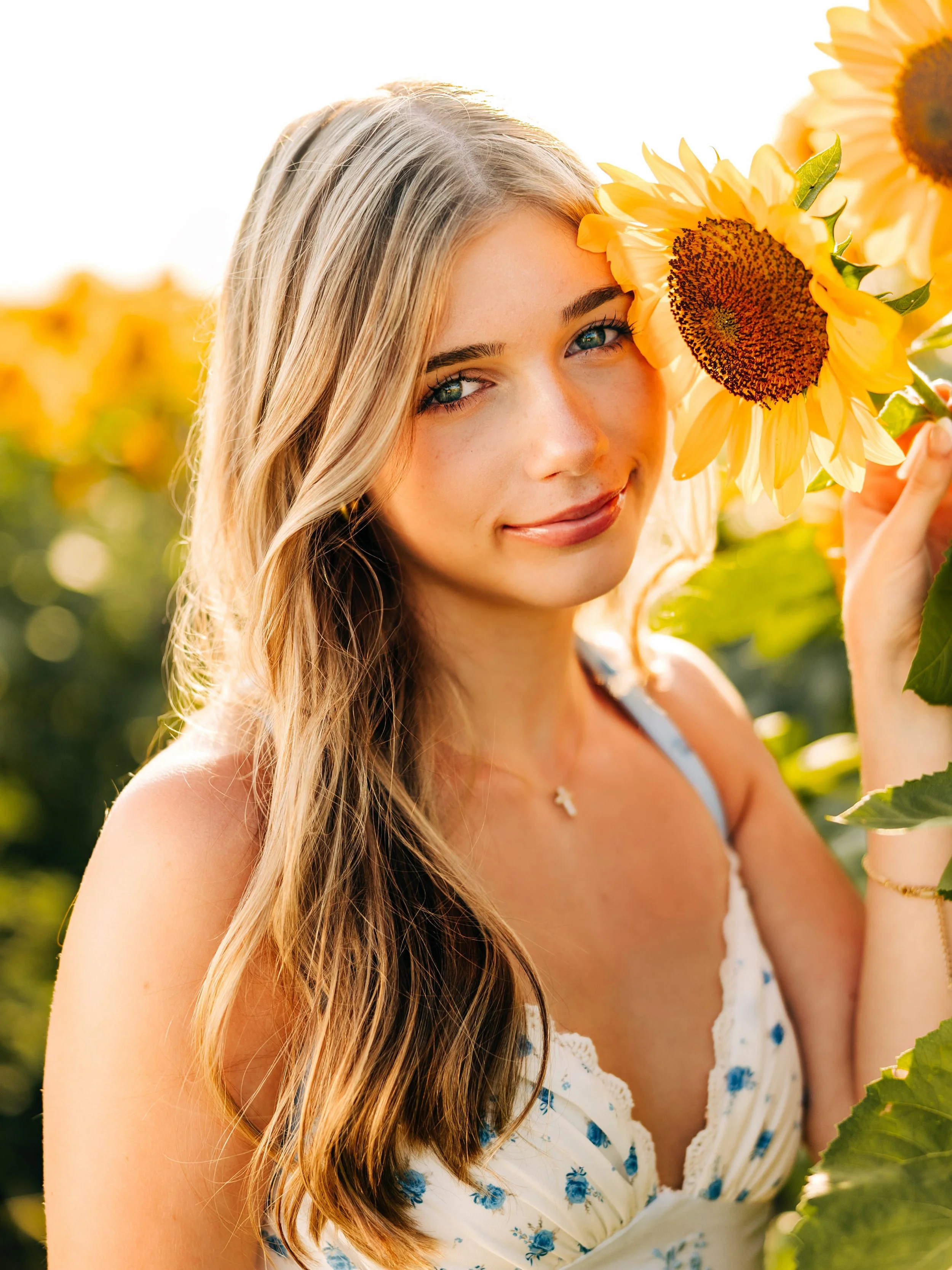 Happy Friday!! 🥳 I hope that you get to do something fun and autumnal this weekend!

I love these photos of Ella in the sunflower field so much! 🌻 They&rsquo;re so cheery and colorful which matches her personality perfectly!! I can&rsquo;t wait to 