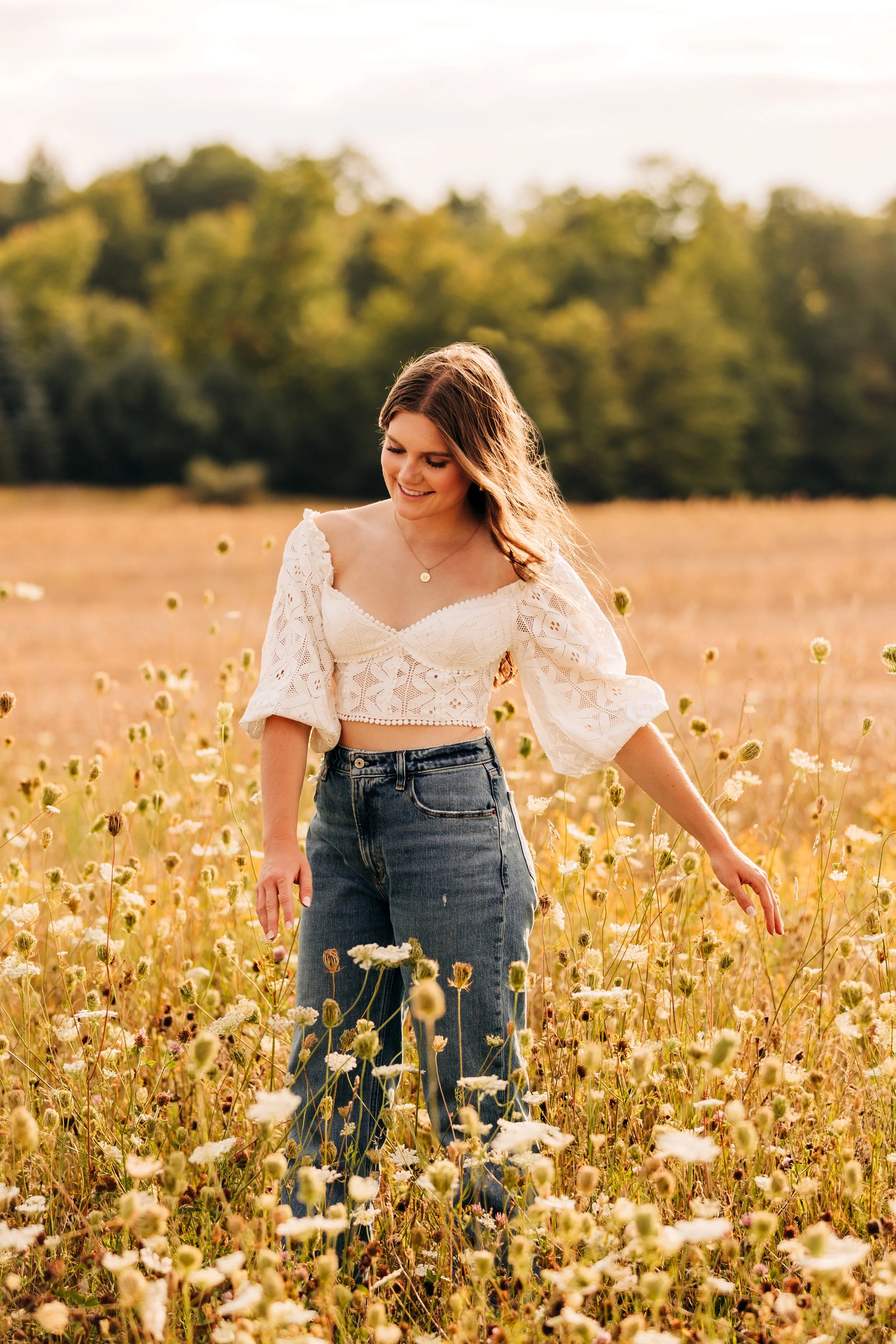 Cute Tumblr Pictures: Selfie of a Woman in Black Pants and White Tank Top