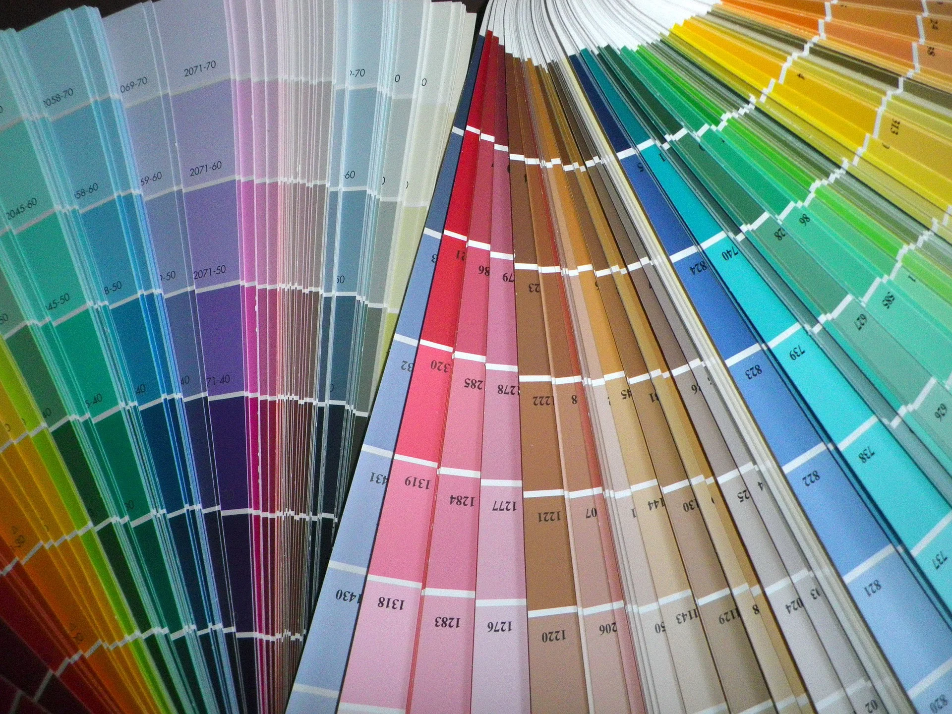 colors-1323488_1920.jpg