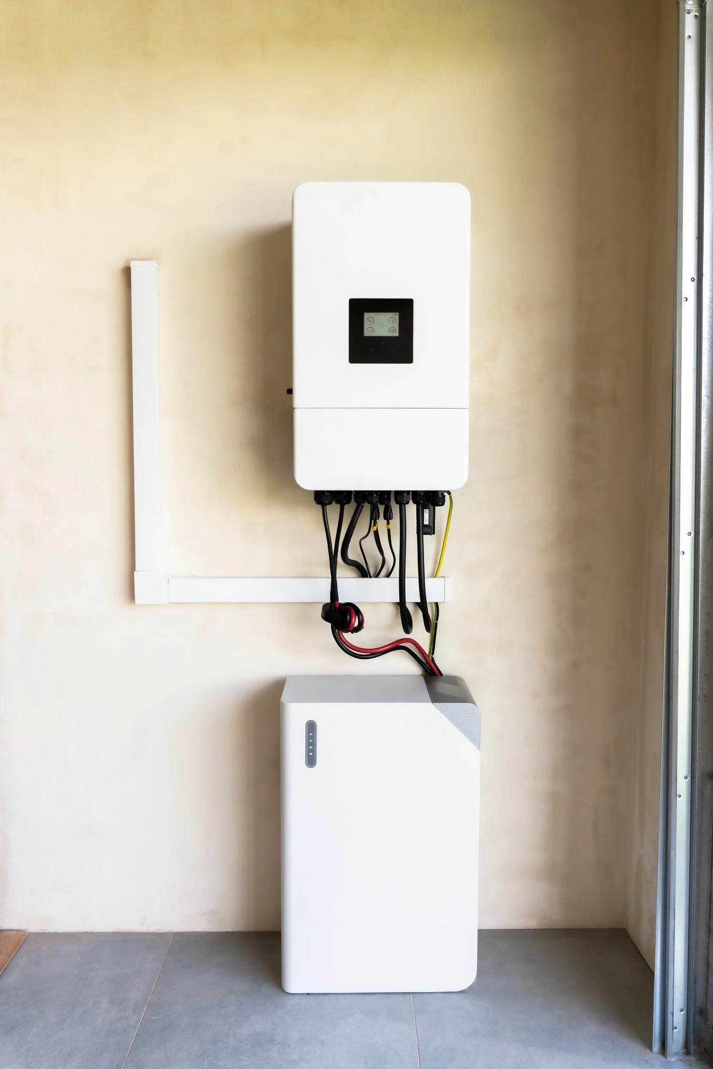 Small battery incentive helps homeowners save while supporting the grid