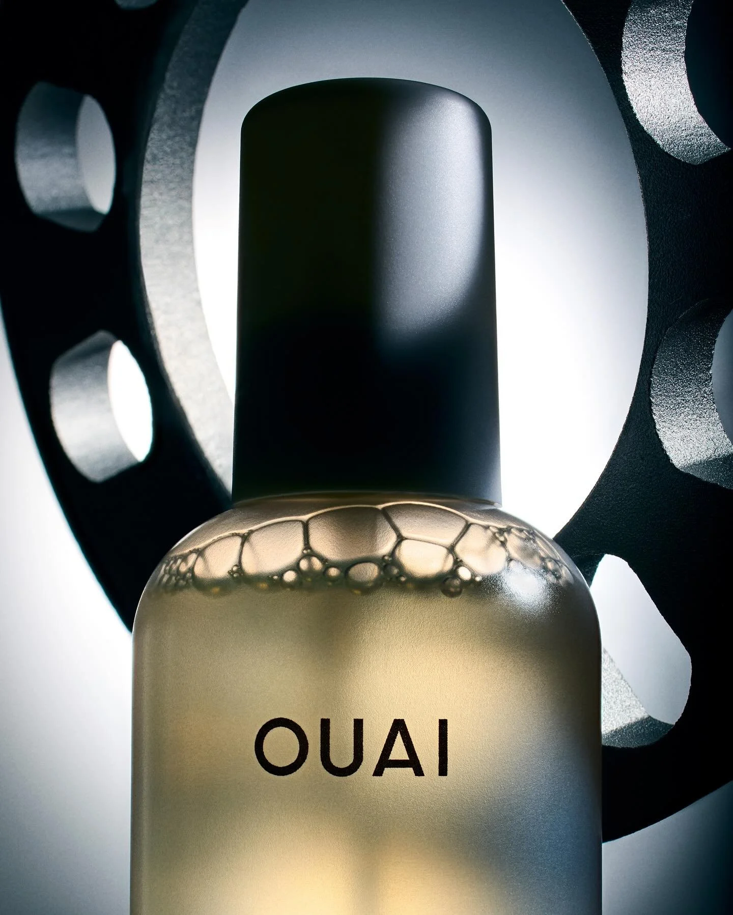OUAI thickening spray 

#stilllife #beautyphotography #beautyproduct  #stilllifephotography #stilllifephotographer