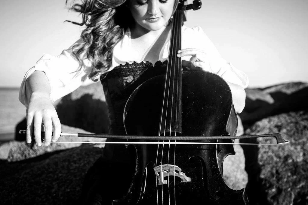 Carolina Kaluku performing on stage with a guitar